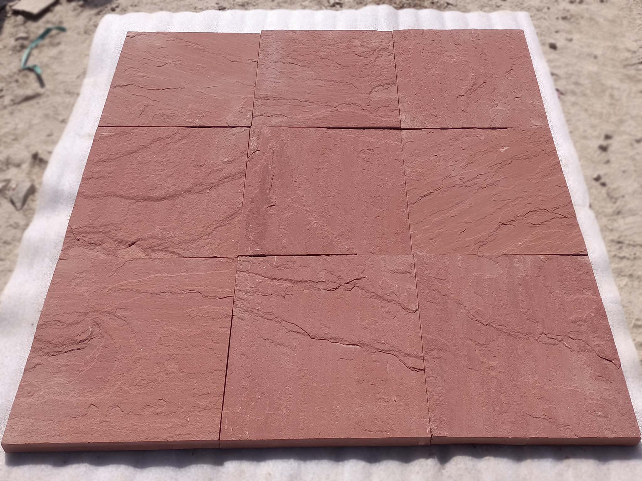 1.-Agra-red-natural-top-calibrated-bottom-machine-cut-edges