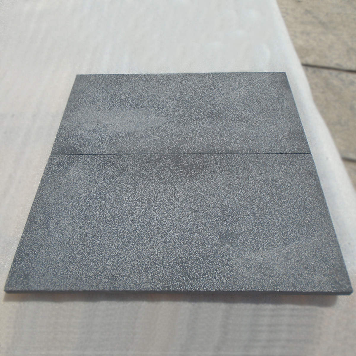 11.-Lime-Black-Natural-And-Bush-hammered-Top-Cal-Bottom-Machine-Cut-Edges