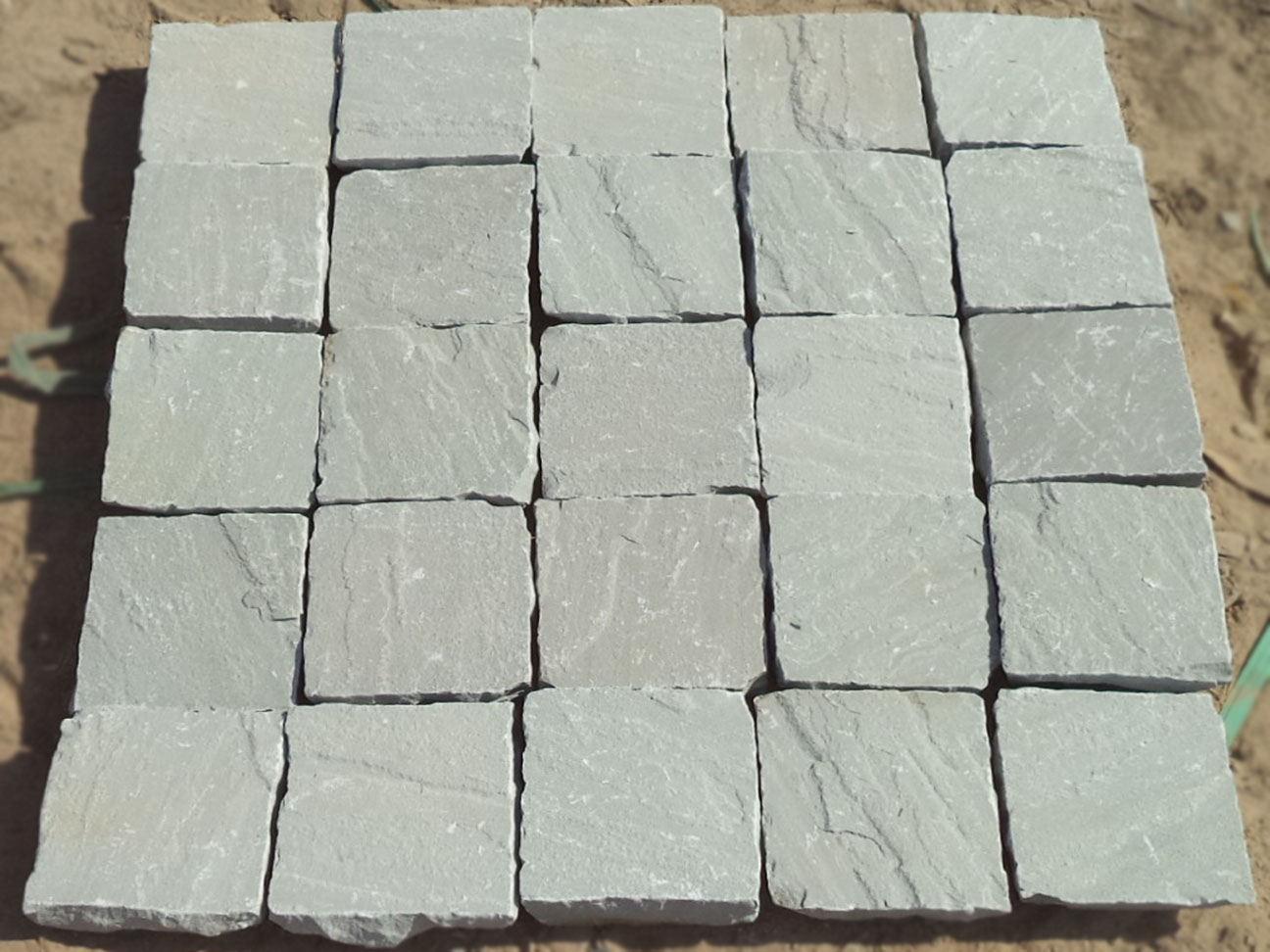 15.-Kandla-grey-cobbles-natural-both-side-hand-cut-edges