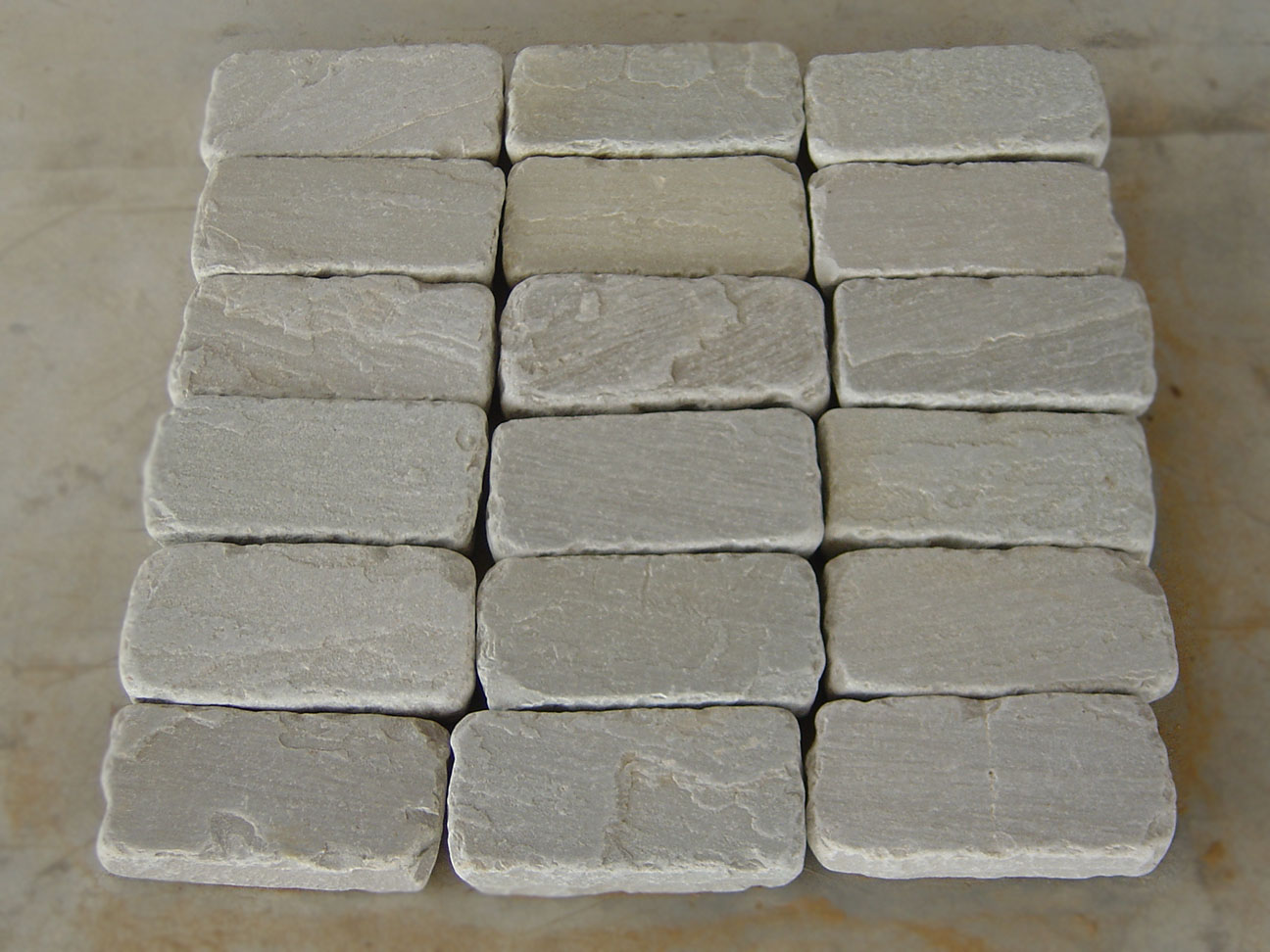 15.1-Kandla-grey-cobbles-natural-both-side-hand-cut-edges