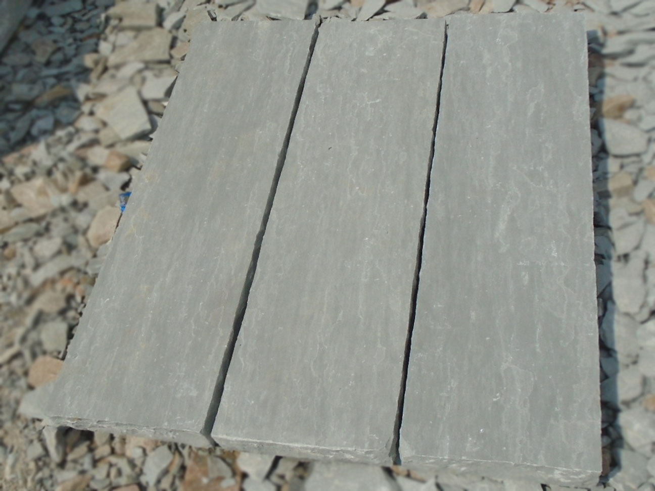 16.1-Kandla-grey-kerbstone-natural-both-side-hand-cut-edges
