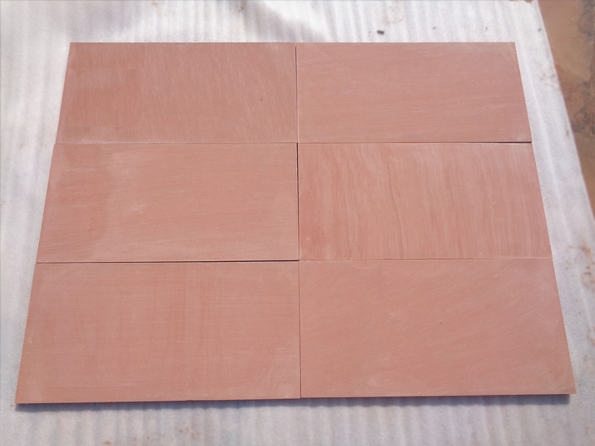 2.-Agra-red-honed-top-sawn-bottom-machine-cut-edges