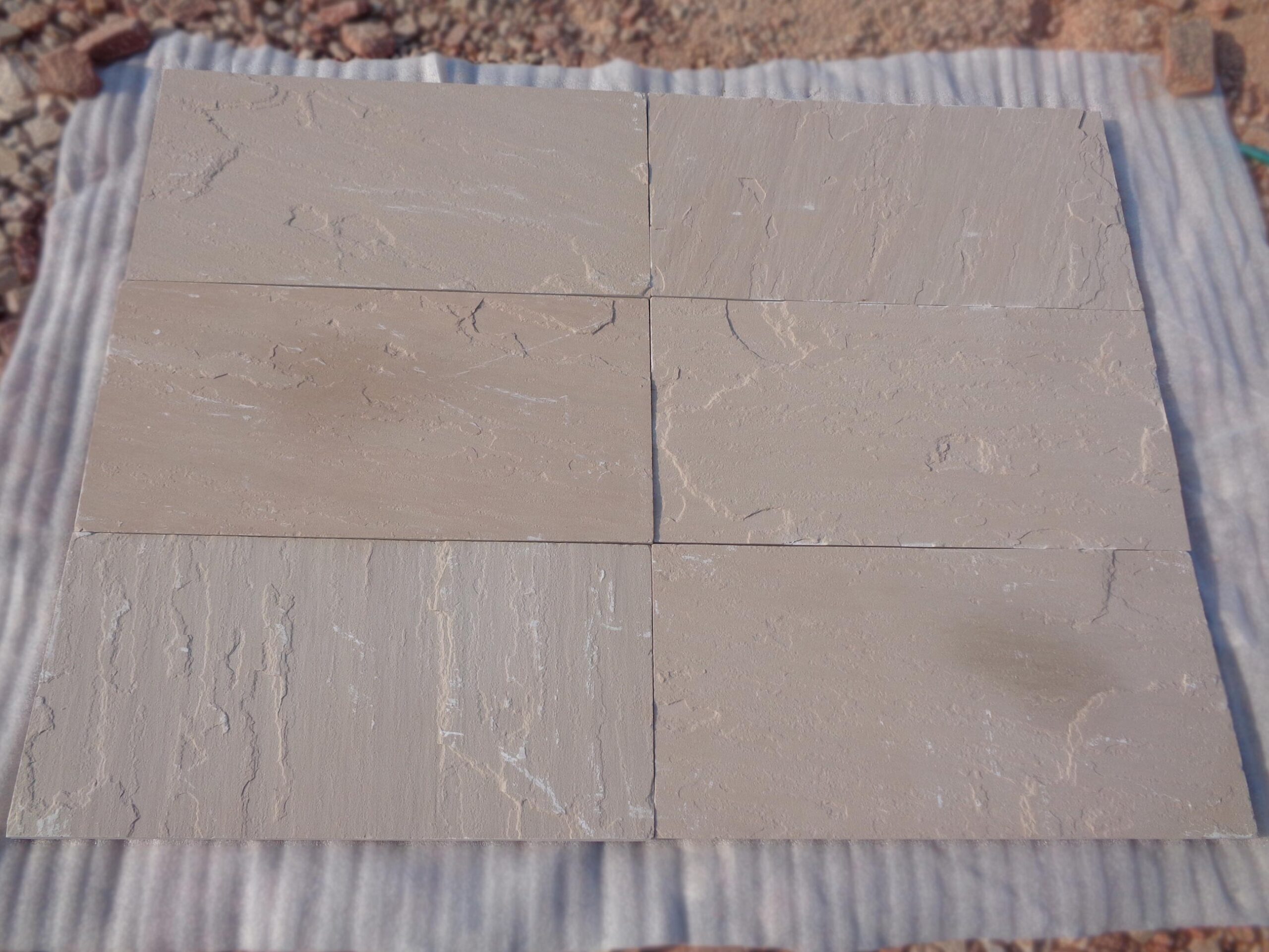 2.-Dholpur-beige-natural-top-calibrated-bottom-hand-cut-edges-1