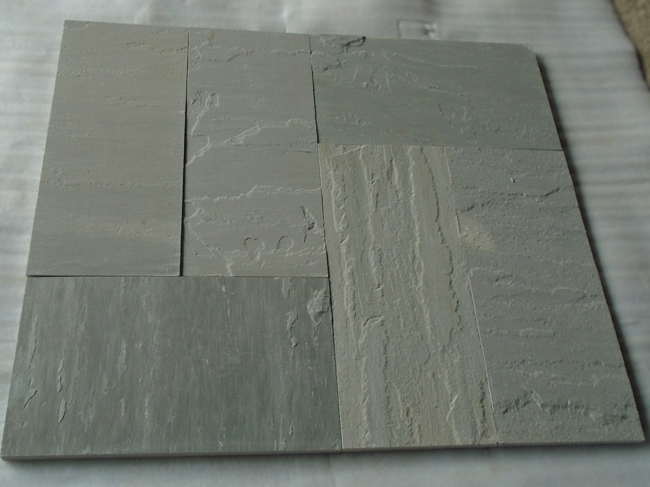 2.-Kandla-grey-natural-top-calibrated-bottom-machine-cut-edges