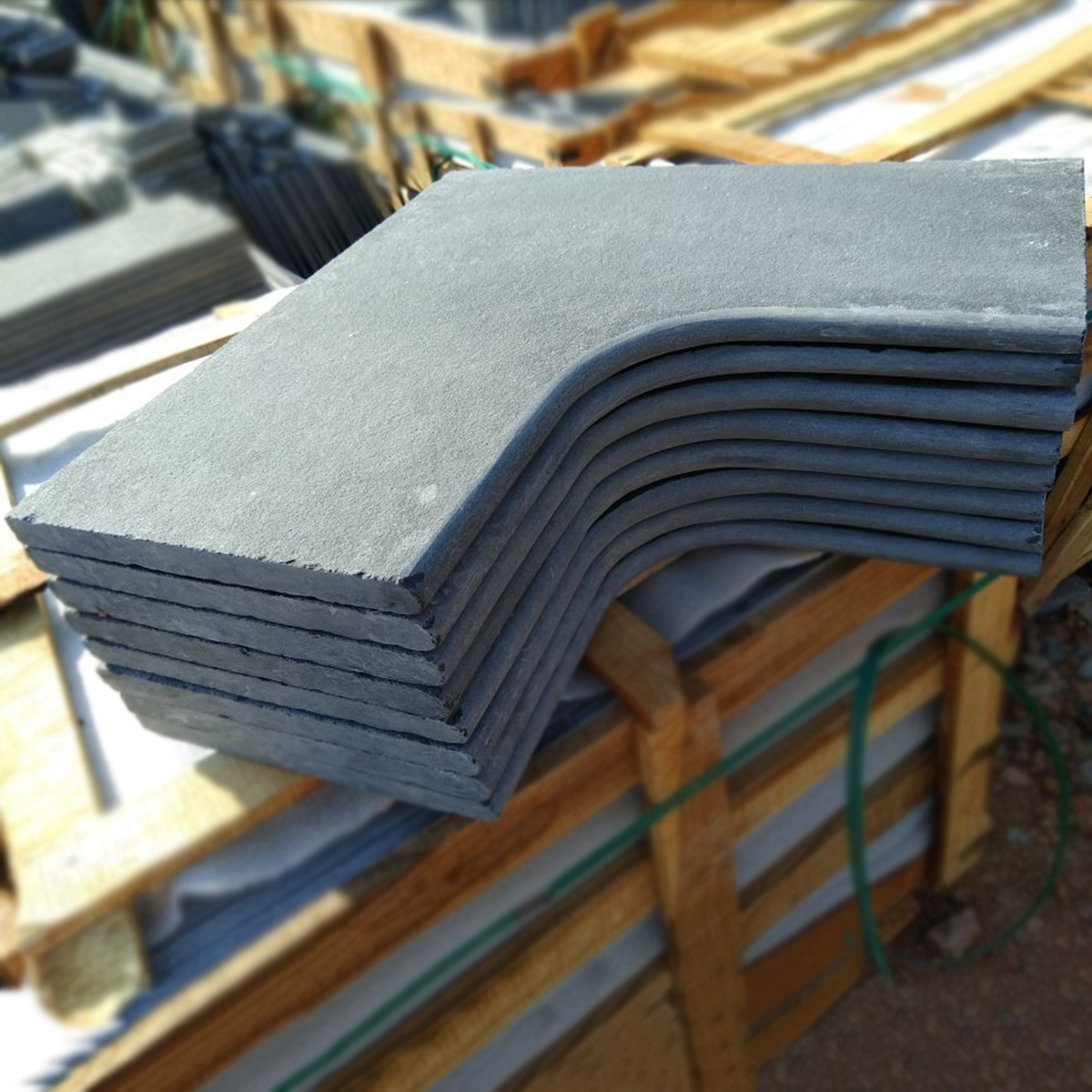 21.-LIME-BLACK-pool-corner-thcik-natural-top-calibrated-bottom-mc-edges-and-inside-edges-bullnosed-other-edges-mc-AND-LIGHT-TUMBLED-copy