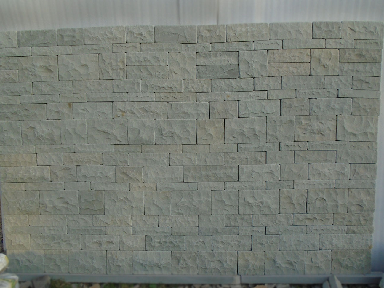 21.1-Kandla-grey-wall-stone-natural-tumbled