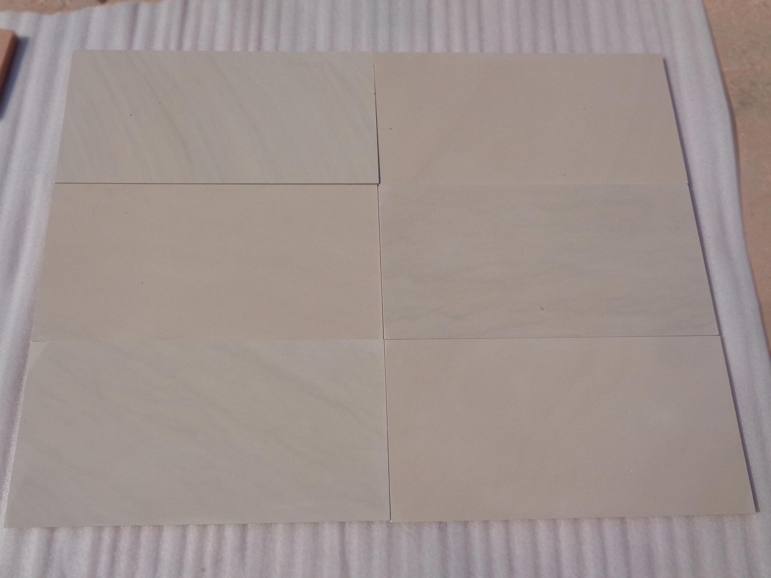 4.-Dholpur-beige-honed-top-calibrated-bottom-machine-cut-edges
