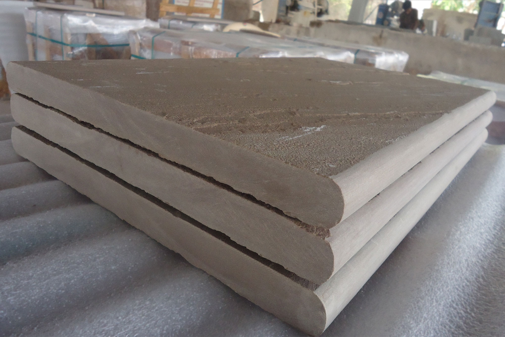 6.-Autumn-Brown-pool-coping-natural-top-calibrated-bottom-machine-cut-edges-one-long-edges-bullnosed
