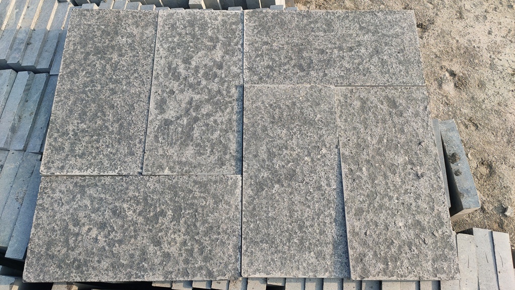 Basalt-Flamed-Top-Sawn-Edges