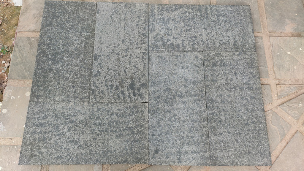 Basalt-Flamed-and-Brushed-Top-Sawn-Edges
