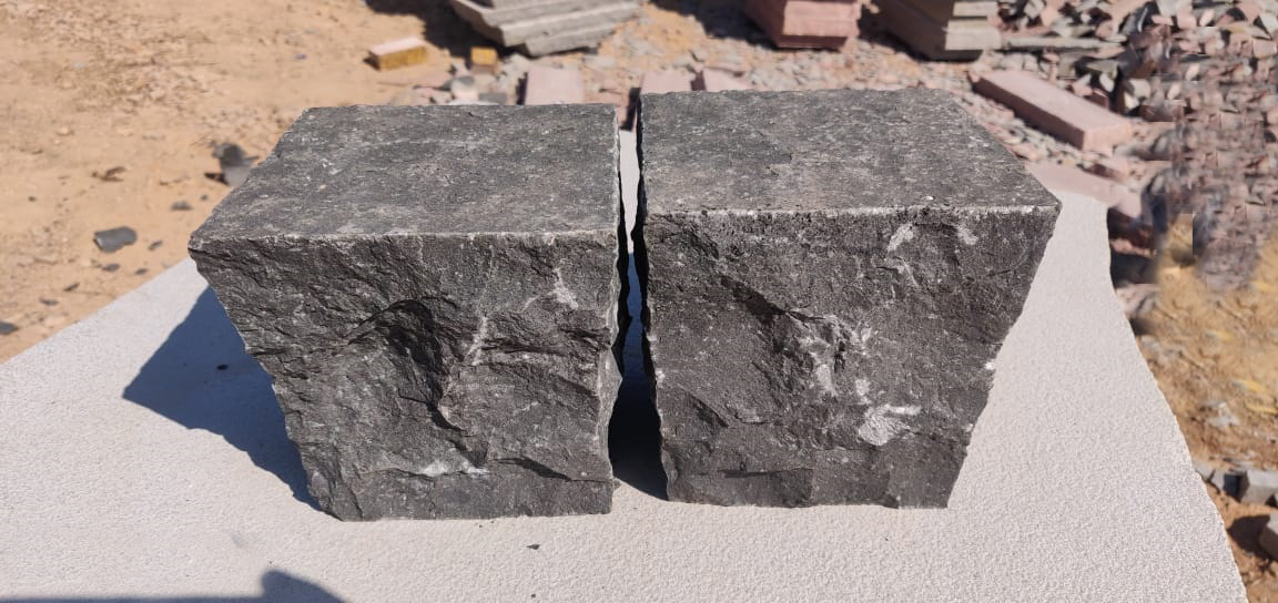Cobbles-Flamed-Top-Hand-Cut-Edges
